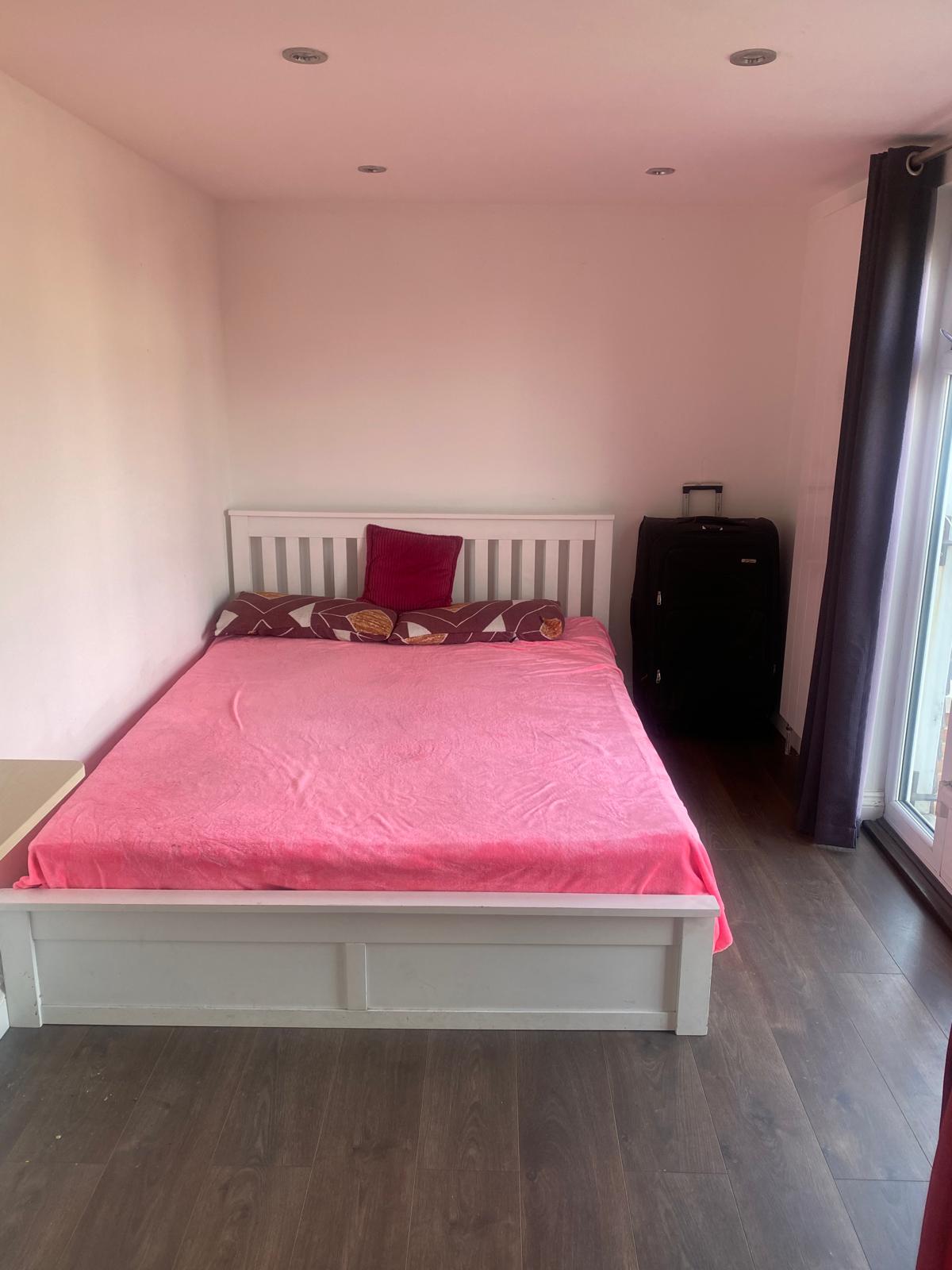 Fully furnished 1 rooms for couples or 2 boys