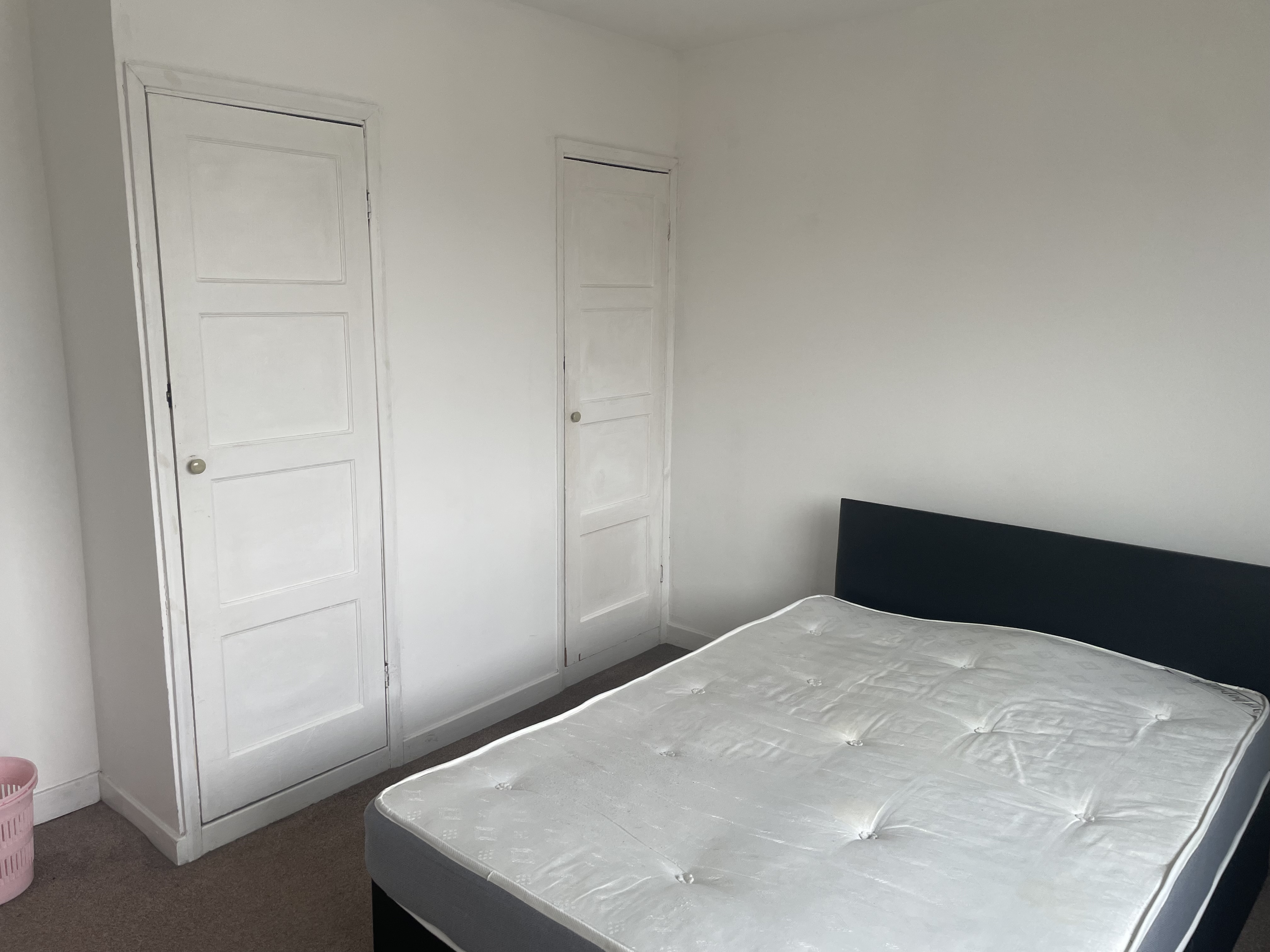 Spacious Double Bedroom to rent in Hounslow, London — photo 3