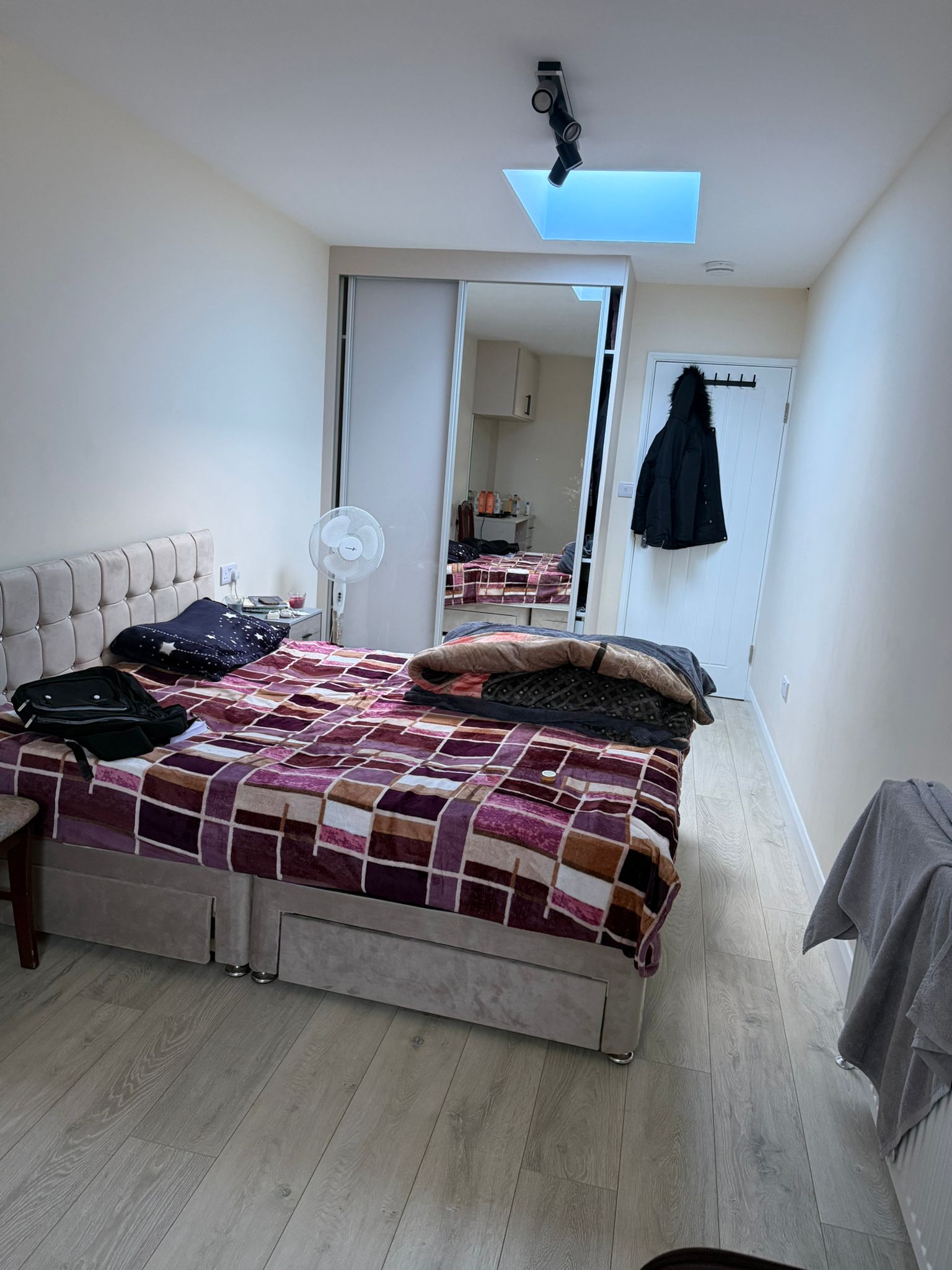 1- big double bed room available in heston for rent in Hounslow, London — photo 2