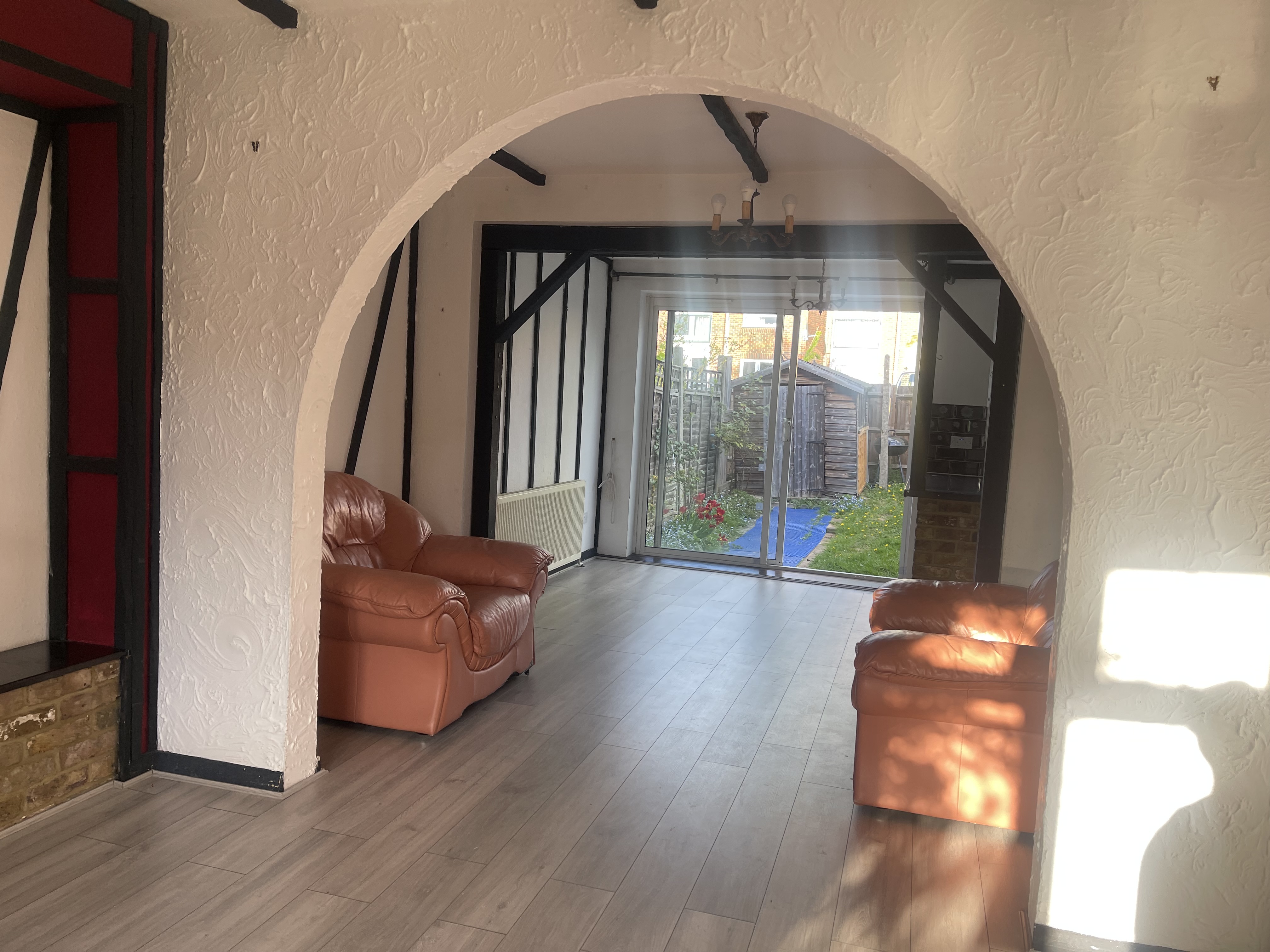 3 bedroom house in Hanwell W7 1AR to rent in London — photo 2